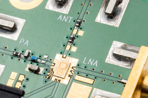 Electrical-balance duplexer in 0.18μm SOI CMOS. 