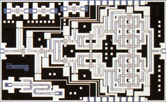 The E-band amplifier chip developed at the Fraunhofer IAF measures only 4mm x 2.5mm.