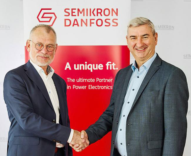 Danfoss Silicon Power’s general manager Claus A. Petersen (left), who becomes CEO of Semikron Danfoss, and former SEMIKRON CEO Karl-Heinz Gaubatz (right), who becomes CTO until his planned retirement at the end of 2022. 