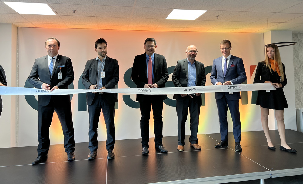 Ribbon-cutting ceremony for the expansion of onsemi’s Rožnov silicon carbide fab. 