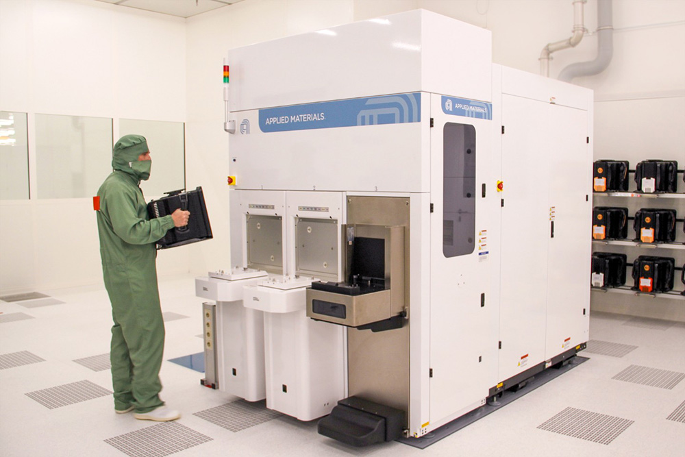 Applied Materials’ eBeam metrology equipment in the cleanroom at Fraunhofer IPMS. 