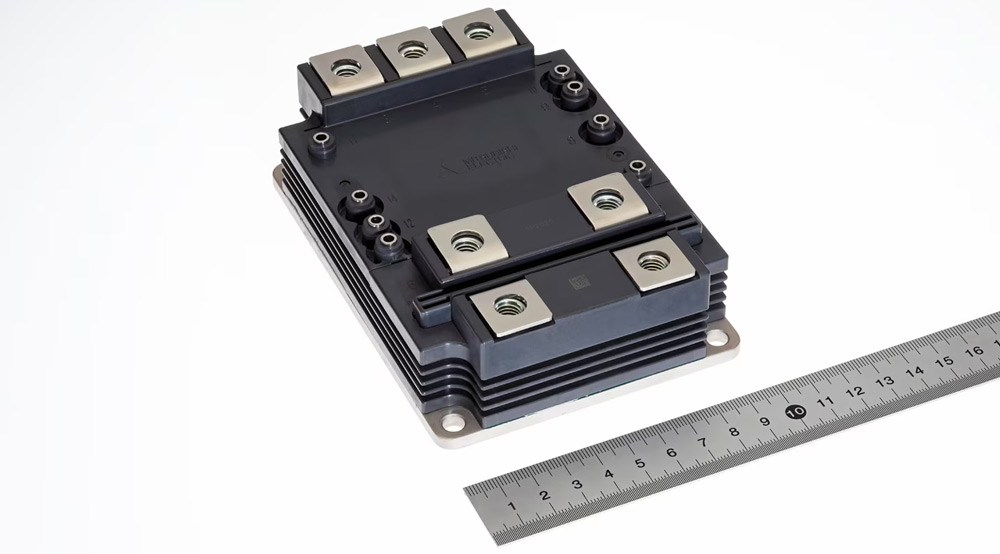 Mitsubishi Electric’s new 3.3kV SBD-embedded SiC MOSFET module. 